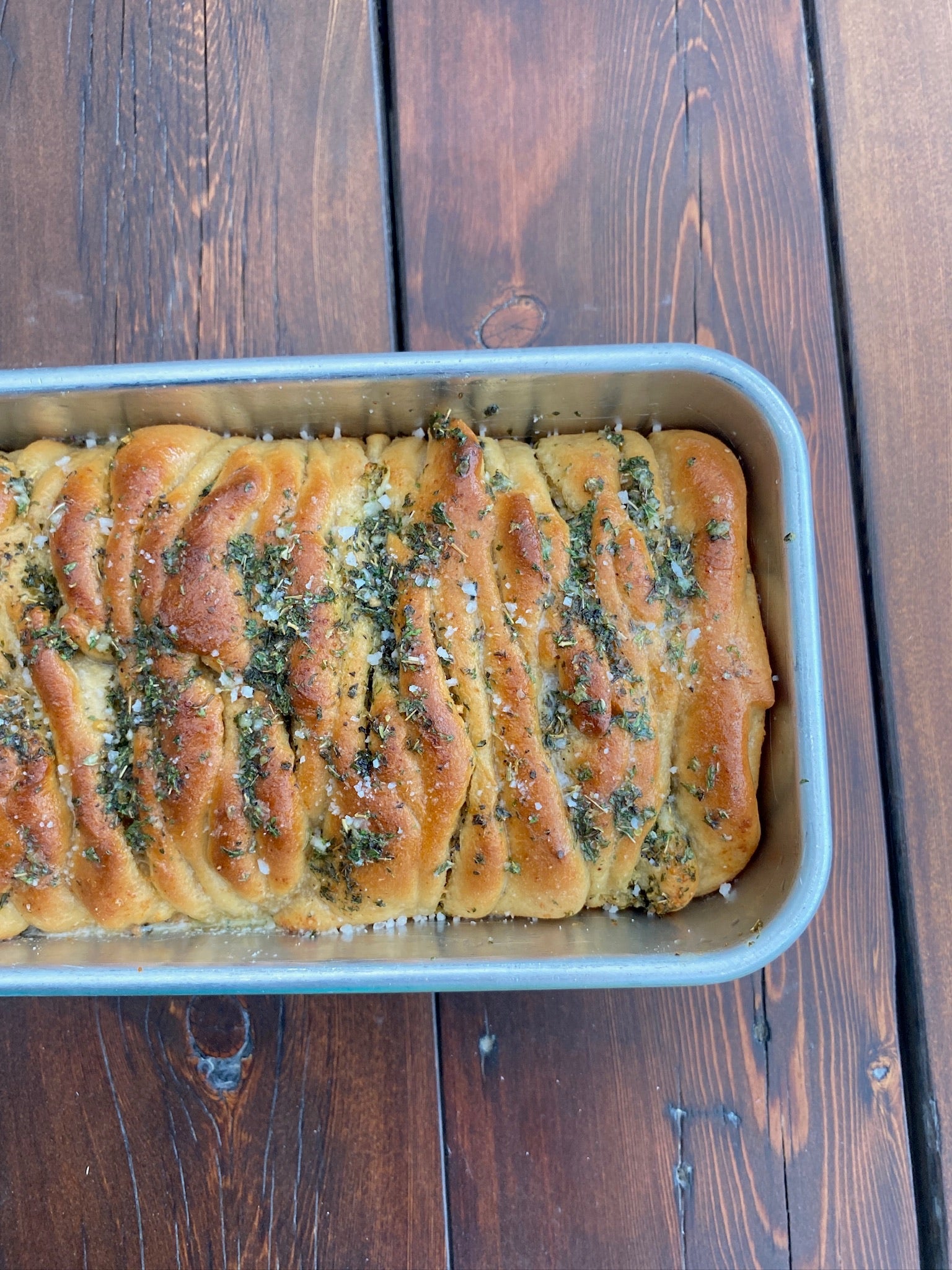 One Hour Garlic Herb Pull-Apart Bread